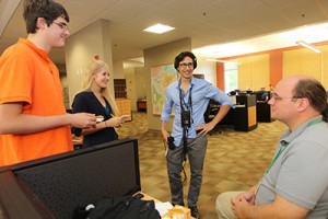 Mercer journalism student Richard Hawkins and Kaleigh Manson, at left, join GPB's Adam Ragusea as he interviews Telegraph reporter Mike Stucka. (Photo: Mercer University)